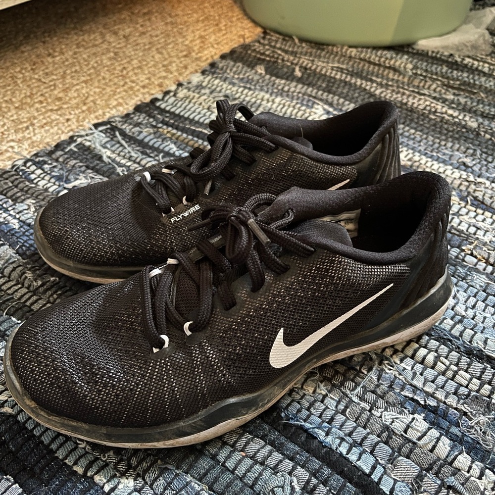 Nike fly wire